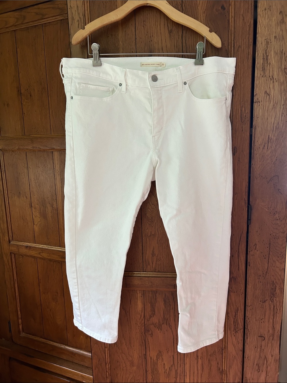 Levi’s 311 White Shaping Capri Jeans